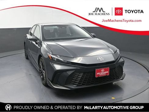 Used 2026 Toyota Camry SE FWD image 1