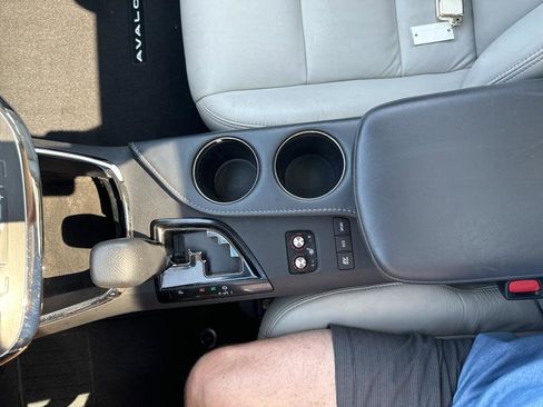 Used 2018 Toyota Avalon XLE Premium image 26