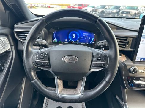 Used 2020 Ford Explorer Platinum w/ Premium Technology Package AWD/4WD image 16