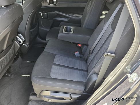 Used 2022 Kia Sorento LX image 12