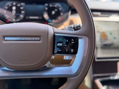 Used 2025 Land Rover Range Rover SE image 25