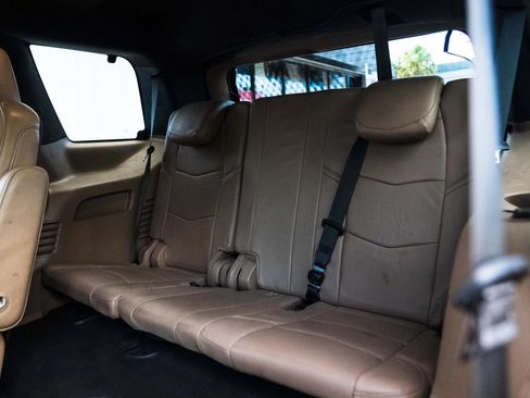 Used 2018 Cadillac Escalade Platinum RWD image 19
