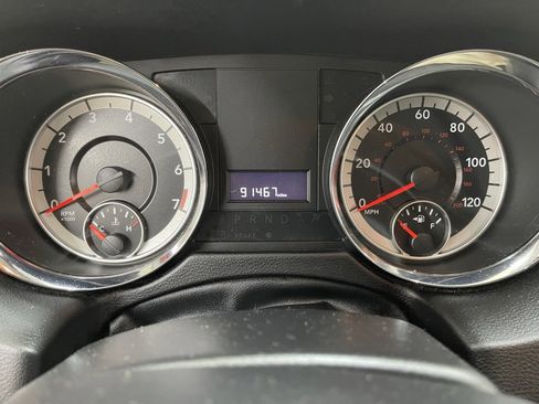 Used 2020 Dodge Grand Caravan SE w/ UConnect Hands-Free Group image 23