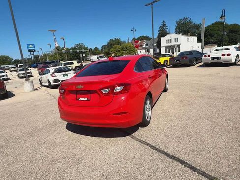 Used 2017 Chevrolet Cruze LT w/ Convenience Package FWD image 7