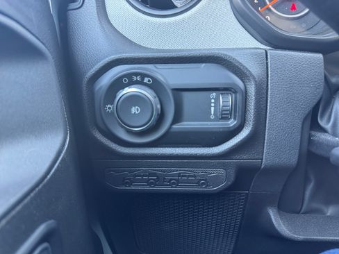 Used 2025 Jeep Wrangler Unlimited Sport AWD/4WD image 29