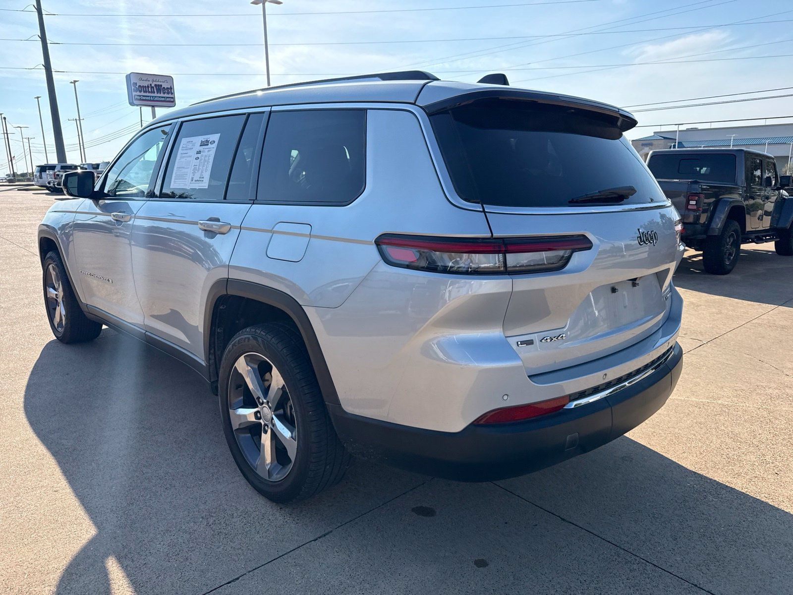 Used 2021 Jeep Grand Cherokee L Limited AWD/4WD image 5