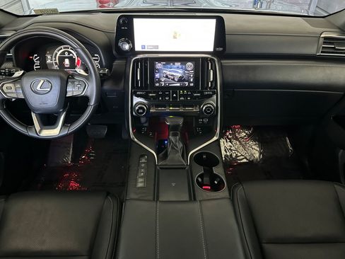 Certified 2024 Lexus LX 600 4WD w/ Appearance Package image 17