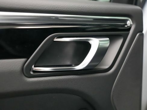 New 2026 Porsche Macan image 15