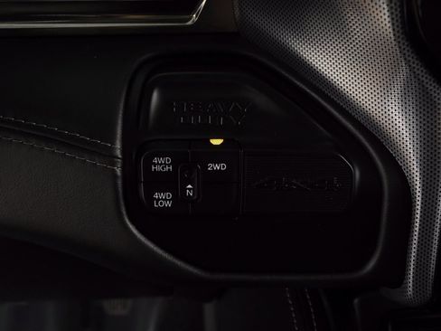 Used 2019 RAM 2500 Limited image 32