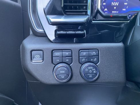 Used 2024 Chevrolet Silverado 1500 High Country w/ Technology Package AWD/4WD image 18