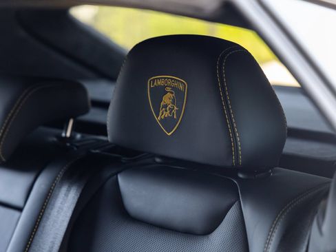 Used 2021 Lamborghini Urus AWD/4WD image 42
