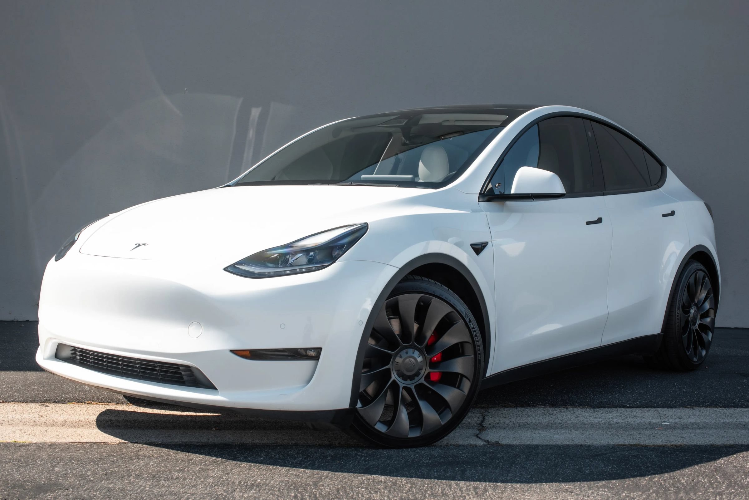 Used 2022 Tesla Model Y Performance AWD/4WD image 1