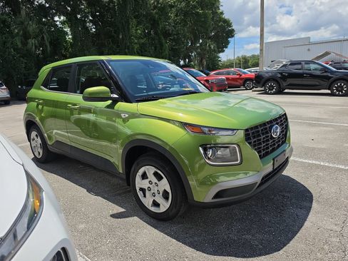 Used 2020 Hyundai Venue SE FWD image 2