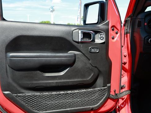 Used 2025 Jeep Wrangler Unlimited Rubicon AWD/4WD image 21