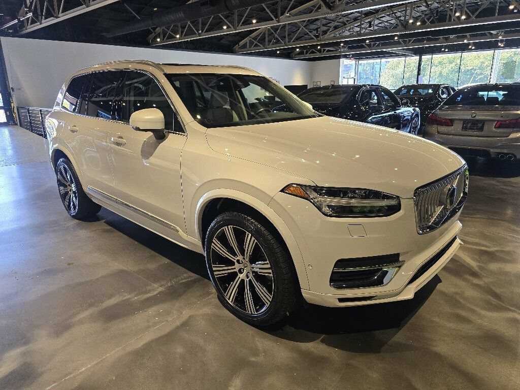 Used 2024 Volvo XC90 T8 Plus w/ Protection Package Premier AWD/4WD image 3