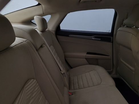 Used 2016 Ford Fusion SE FWD image 19