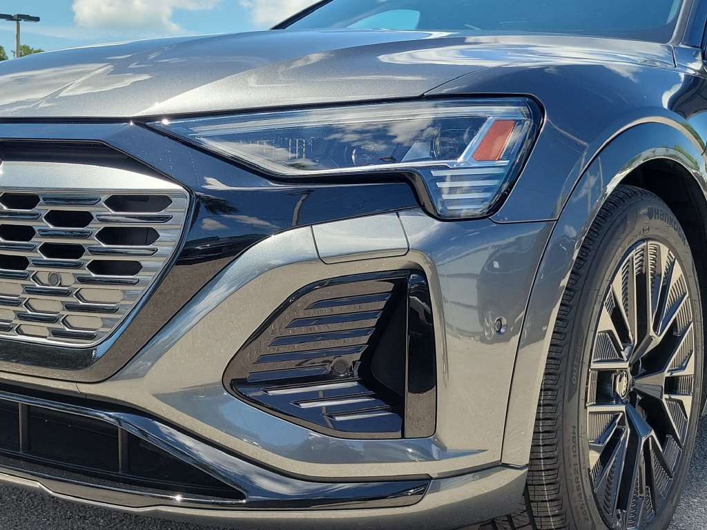 Certified 2024 Audi Q8 e-tron Prestige AWD/4WD image 10