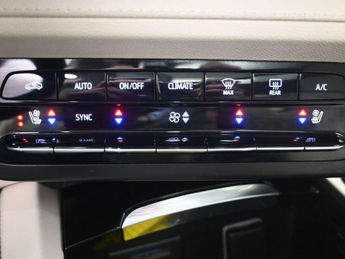 Used 2023 Buick Envision Avenir image 20