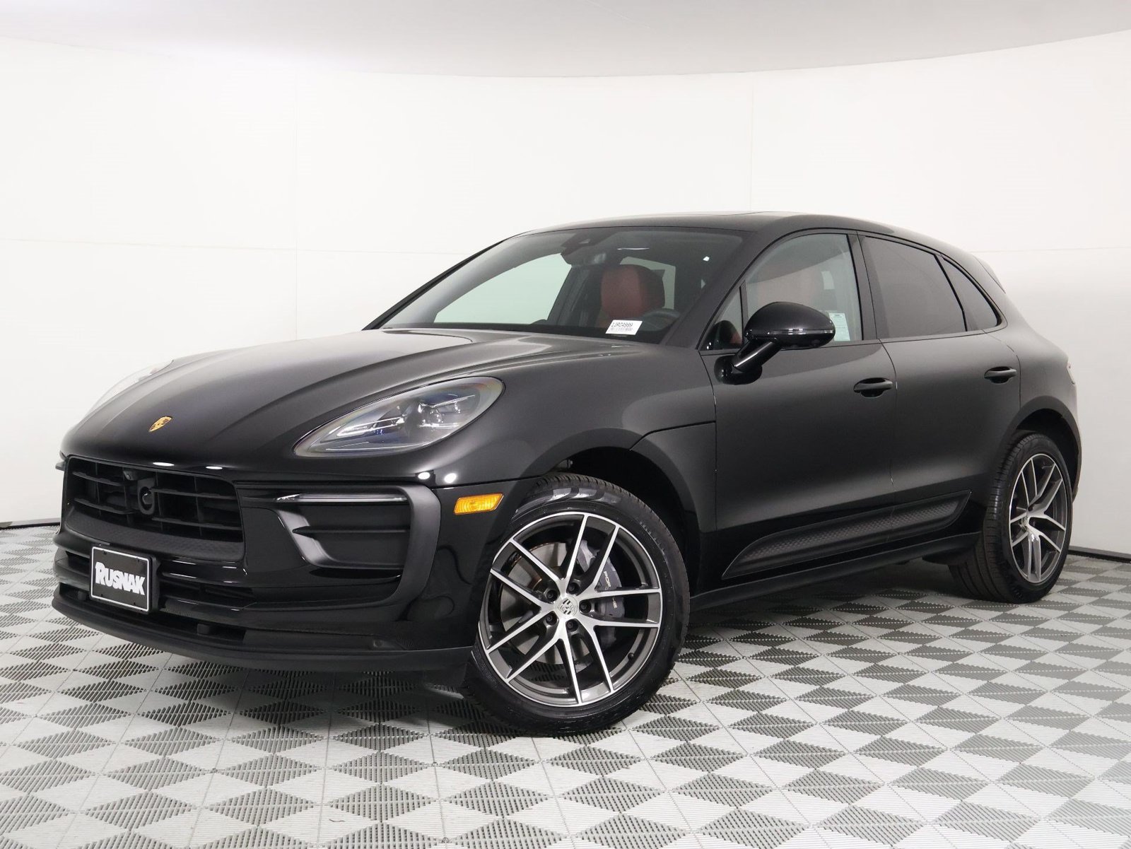 Certified 2026 Porsche Macan AWD/4WD image 35