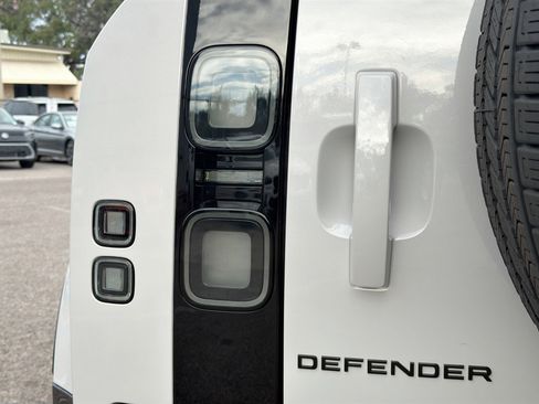 New 2026 Land Rover Defender 110 X-Dynamic SE AWD/4WD image 10