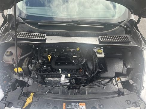 Used 2019 Ford Escape SE image 14