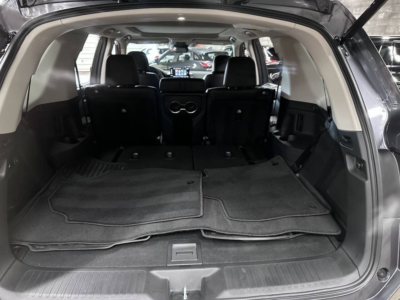 Used 2023 Honda Pilot Touring image 6