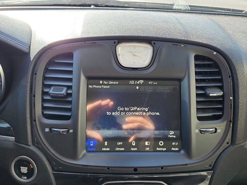 Used 2018 Chrysler 300 Touring w/ Sport Appearance Package image 17