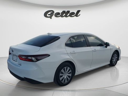 Used 2022 Toyota Camry LE FWD image 5