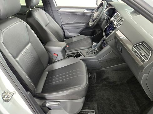 Used 2024 Volkswagen Tiguan SE R-Line FWD image 23