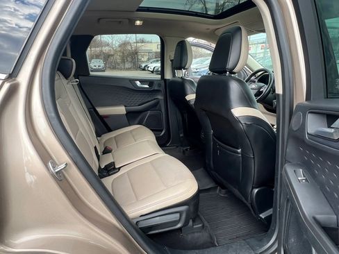 Used 2020 Ford Escape Titanium w/ Titanium Premium Package 2.0 AWD/4WD image 29