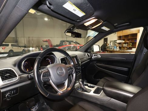 Used 2021 Jeep Grand Cherokee Laredo AWD/4WD image 9