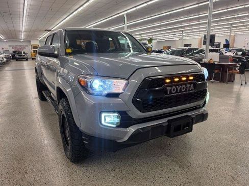 Used 2019 Toyota Tacoma SR5 RWD image 4