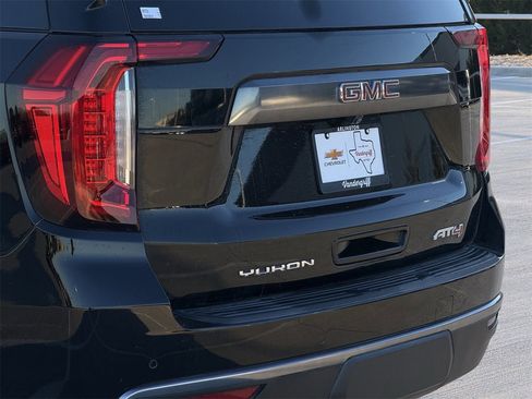 Used 2021 GMC Yukon AT4 w/ AT4 Premium Package image 6