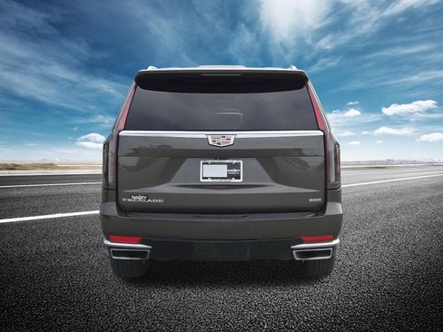 Used 2021 Cadillac Escalade Premium Luxury AWD/4WD image 21