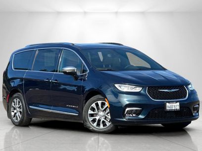 Used 2023 Chrysler Pacifica Pinnacle