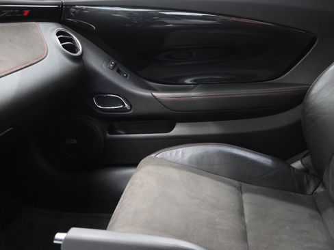 Used 2015 Chevrolet Camaro ZL1 RWD image 13