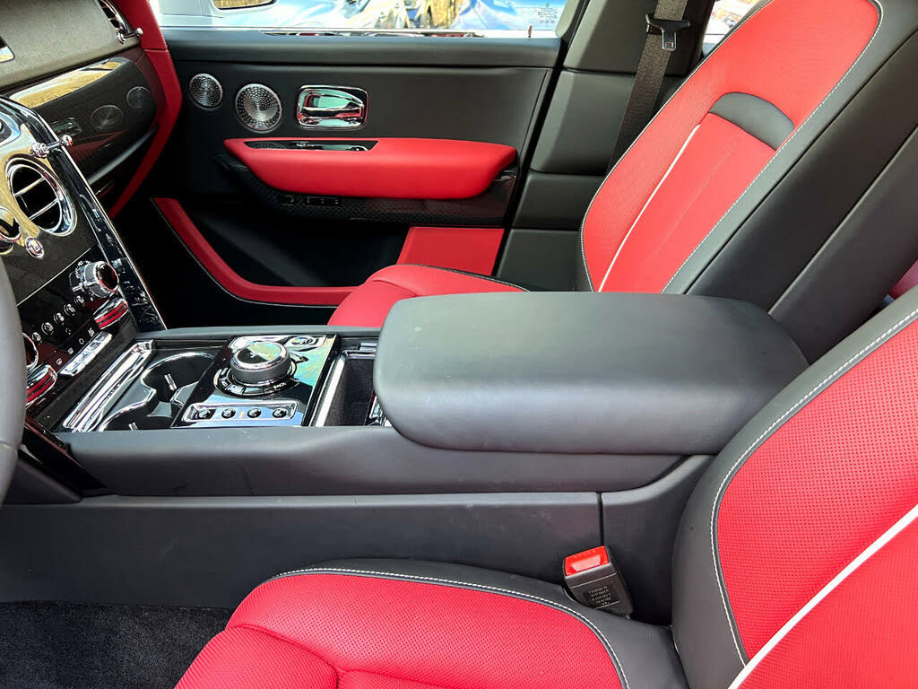 Used 2022 Rolls-Royce Cullinan Black Badge AWD/4WD image 47