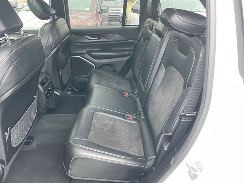 Used 2022 Jeep Grand Cherokee Altitude image 38