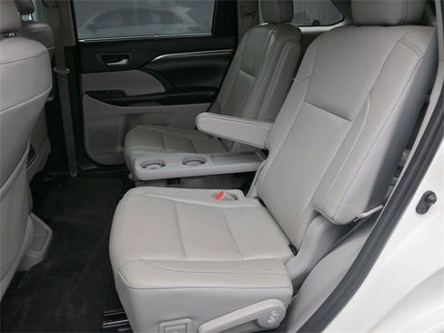 Certified 2019 Toyota Highlander Limited Platinum image 14
