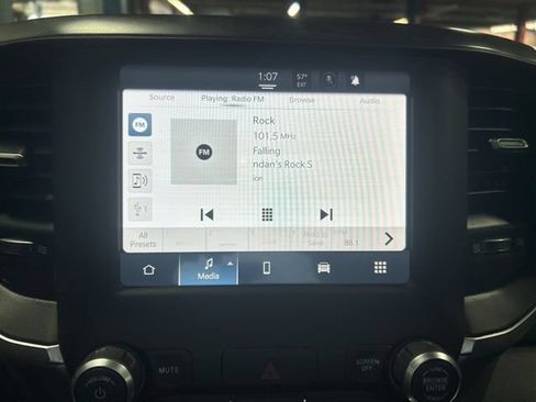 Used 2024 RAM 2500 Big Horn w/ Heated Seats & Wheel Group AWD/4WD image 7