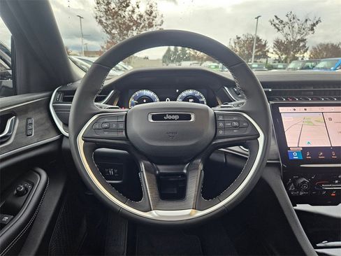 New 2025 Jeep Grand Cherokee L Limited w/ Trailer Tow Package image 15