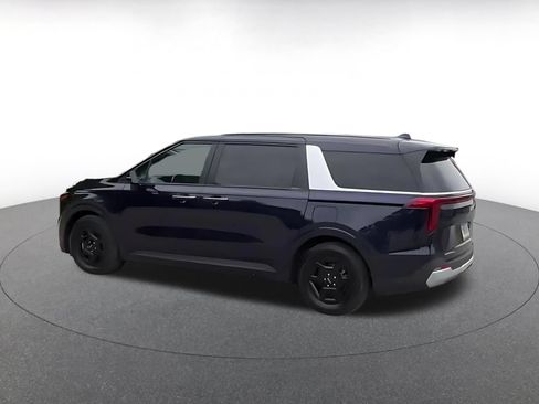 Used 2026 Kia Carnival FWD image 10