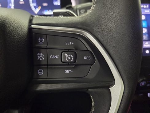 Used 2025 Jeep Grand Cherokee Altitude RWD image 17