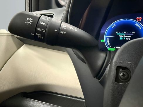 Used 2025 Toyota Sienna Platinum AWD/4WD image 19