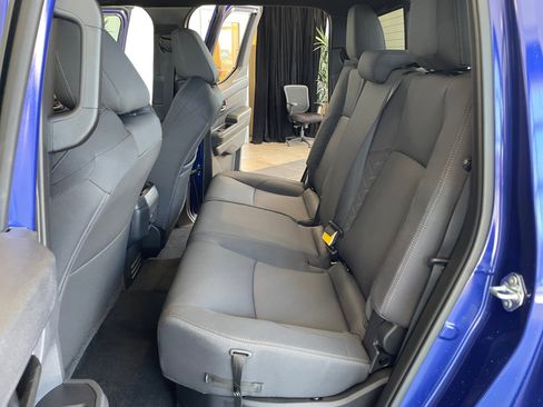 Certified 2025 Toyota Tacoma SR5 AWD/4WD image 17