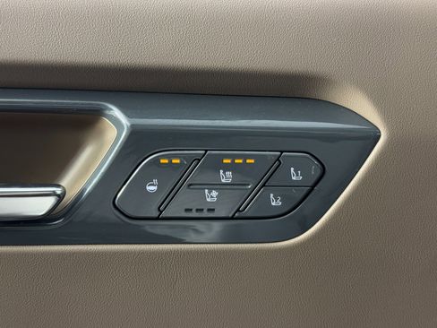 Used 2024 Kia EV9 Land image 18