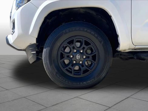 Used 2022 Toyota Tacoma SR5 w/ Technology Package image 11