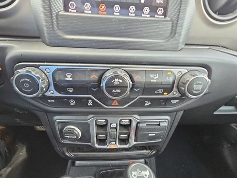 Used 2018 Jeep Wrangler Unlimited Sport S AWD/4WD image 41