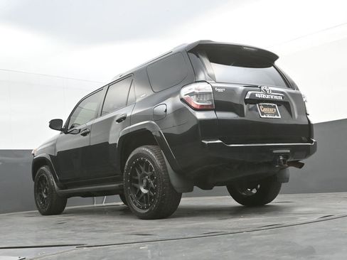 Used 2017 Toyota 4Runner SR5 AWD/4WD image 36