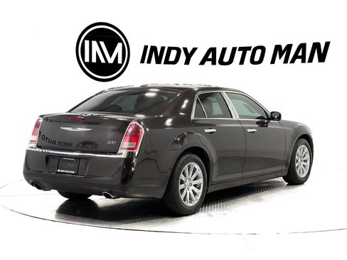 Used 2012 Chrysler 300 Limited RWD image 4